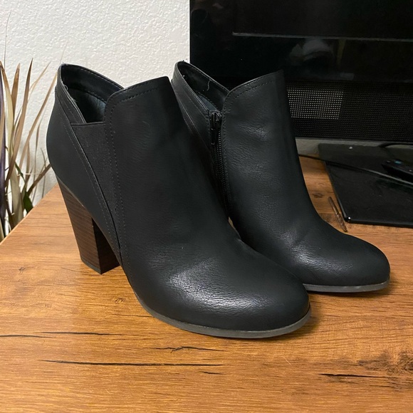 Fergalicious Black Panther Ankle Boots - Picture 2 of 4